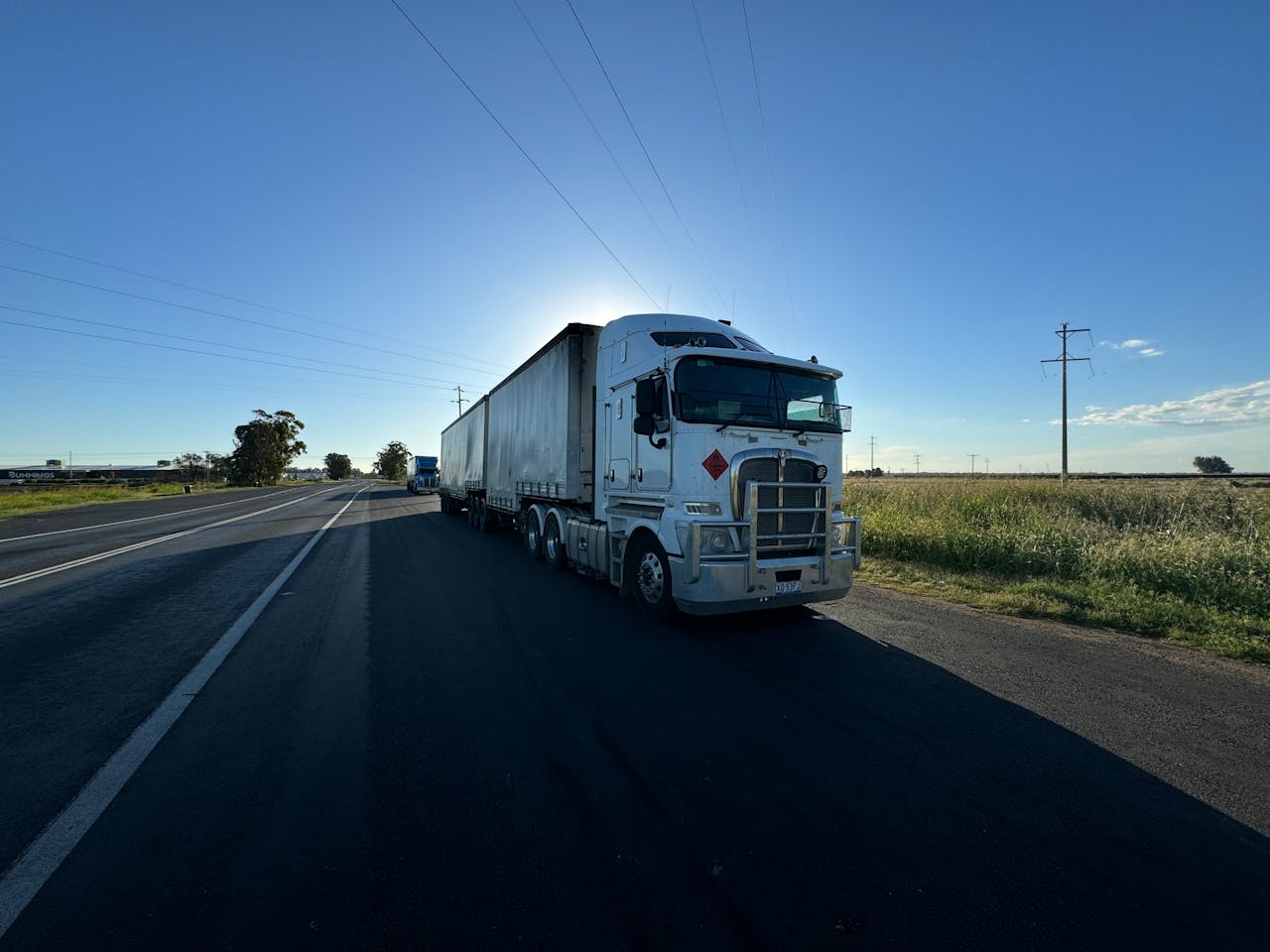 US Domestic Shipping: LTL vs FTL vs PTL vs Parcel