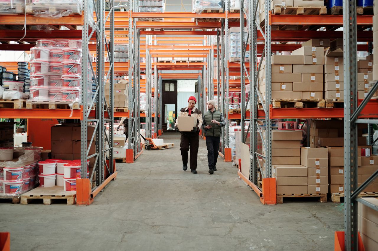Amazon FBA Shipping Guide: LTL & Trucking for Sellers