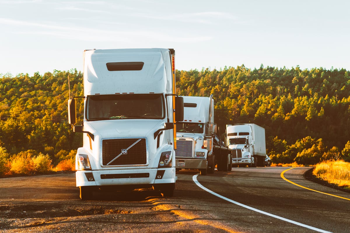 US Domestic Shipping: LTL vs FTL vs PTL vs Parcel